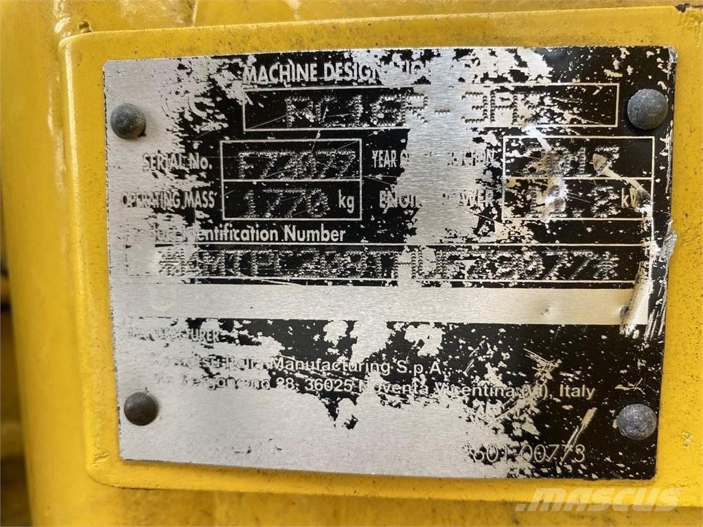 Komatsu PC16R-3HS Ekskavatori uz riteņiem