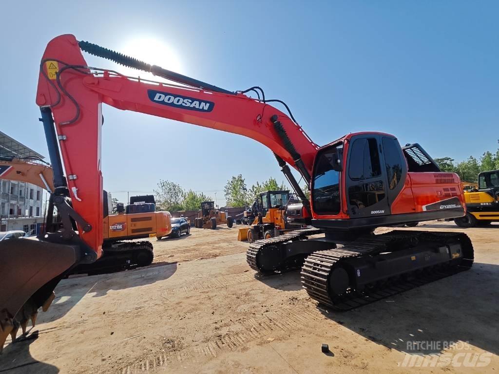 Doosan DX 225 LC Kāpurķēžu ekskavatori