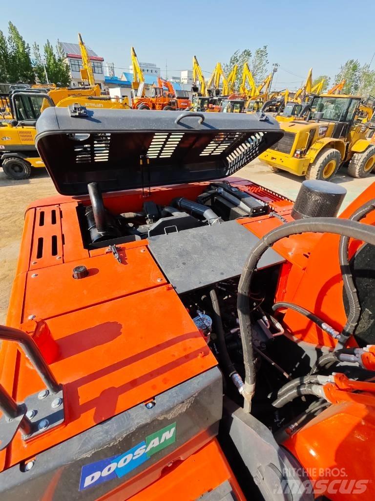 Doosan DX 225 LC Kāpurķēžu ekskavatori