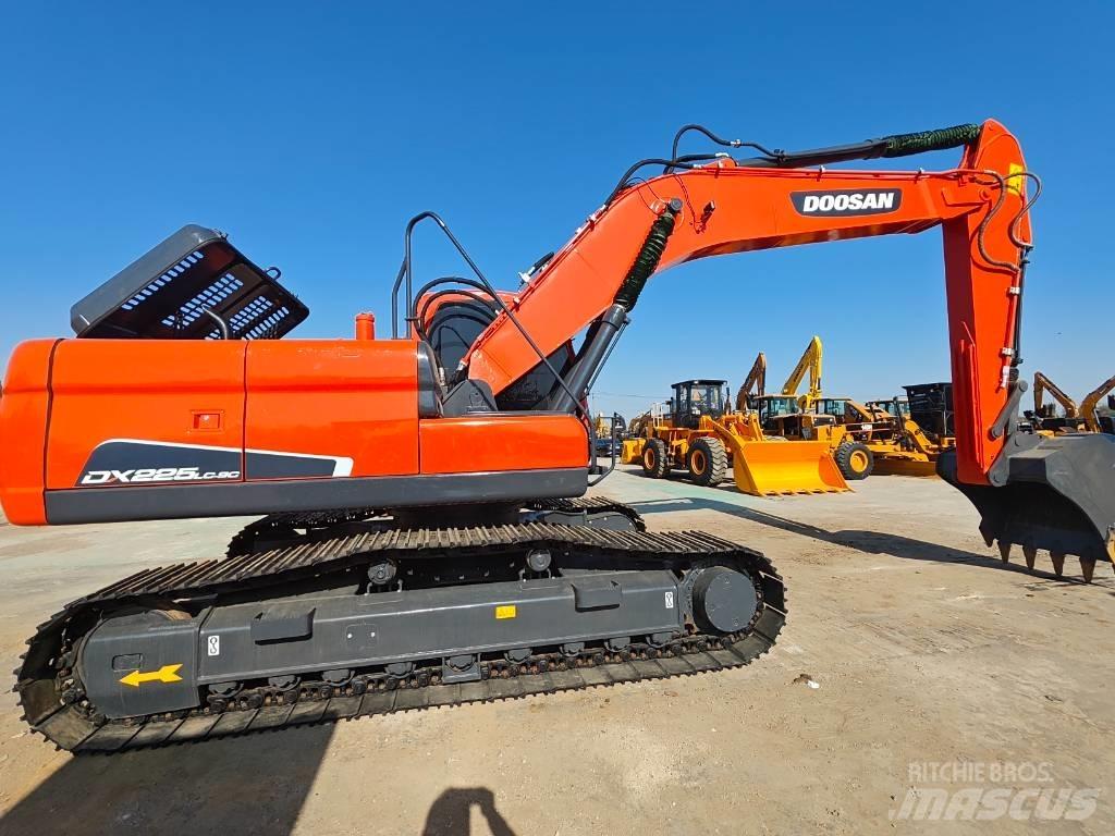 Doosan DX 225 LC Kāpurķēžu ekskavatori