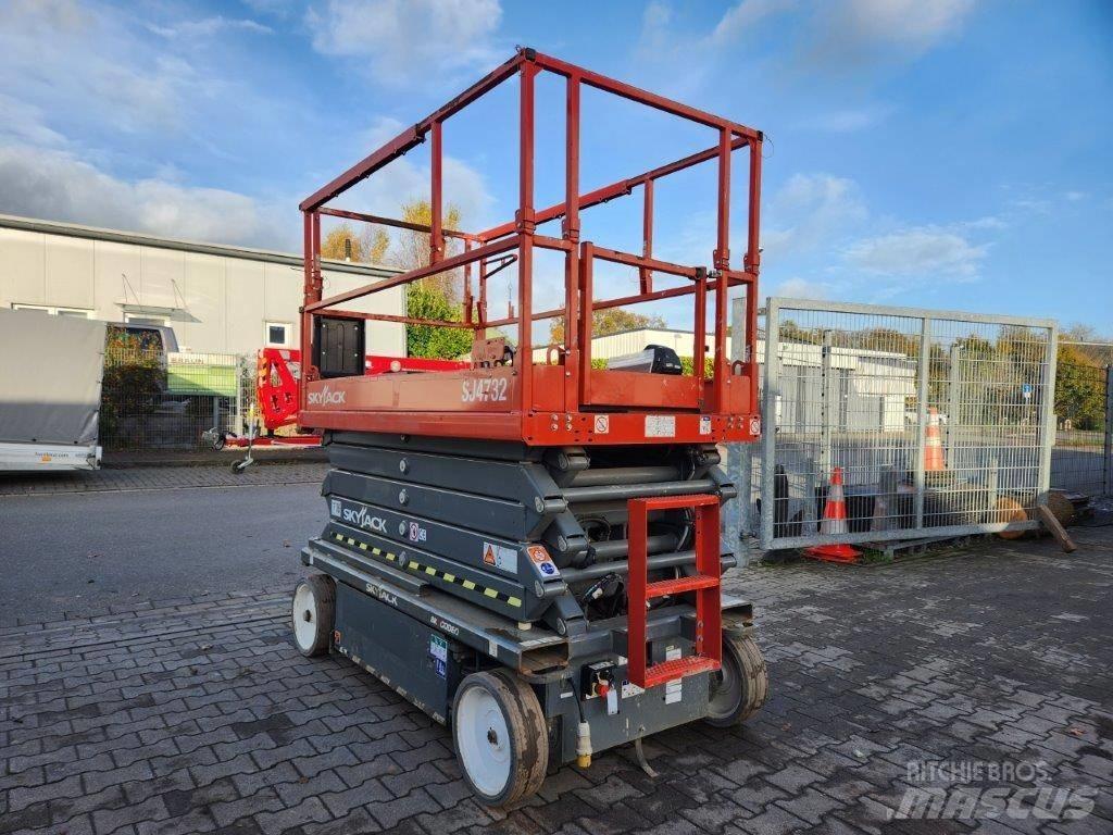 SkyJack SJ 4732 Šķerveida pacēlāji