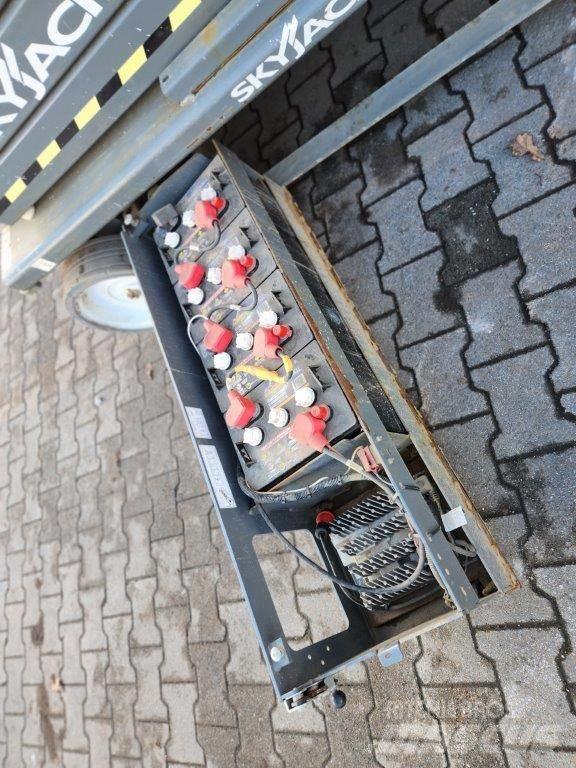 SkyJack SJ 4732 Šķerveida pacēlāji