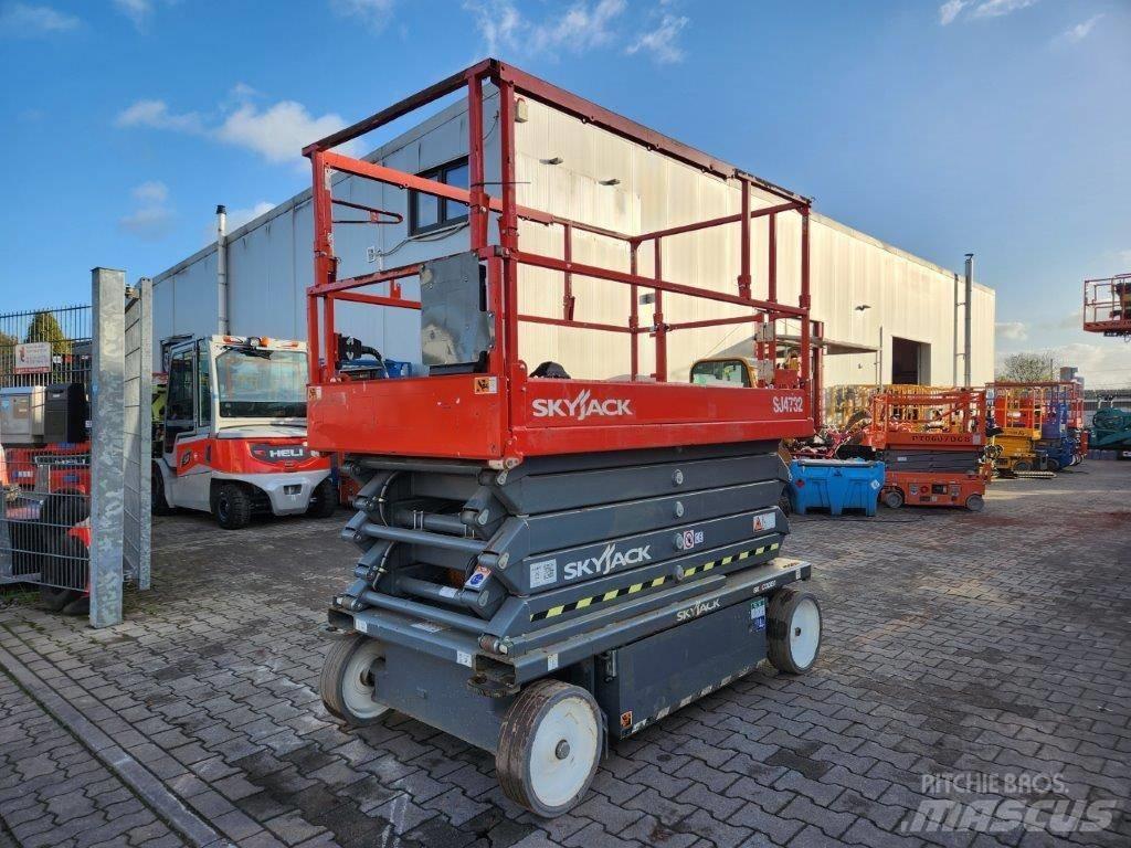SkyJack SJ 4732 Šķerveida pacēlāji