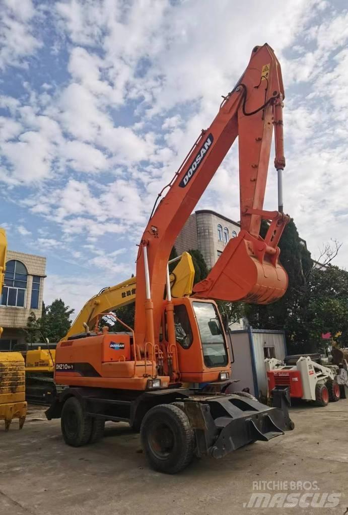 Doosan DH 210 W-7 Ekskavatori uz riteņiem