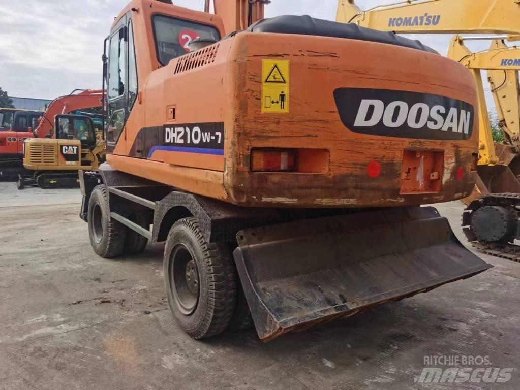 Doosan DH 210 W-7 Ekskavatori uz riteņiem