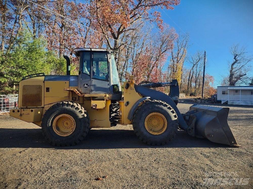 John Deere 624 J Iekrāvēji uz riteņiem