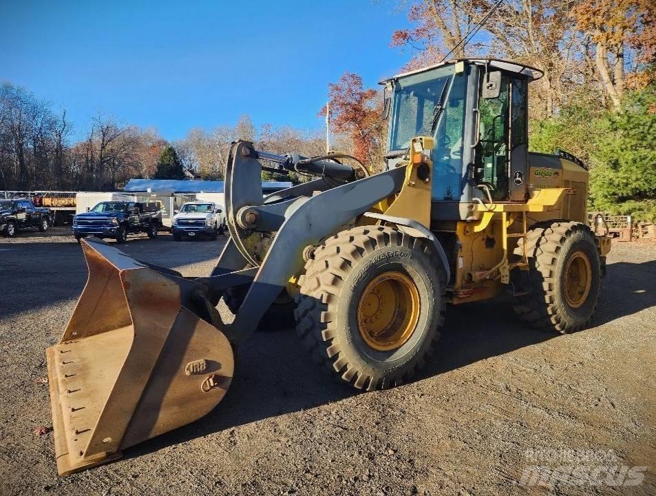John Deere 624 J Iekrāvēji uz riteņiem