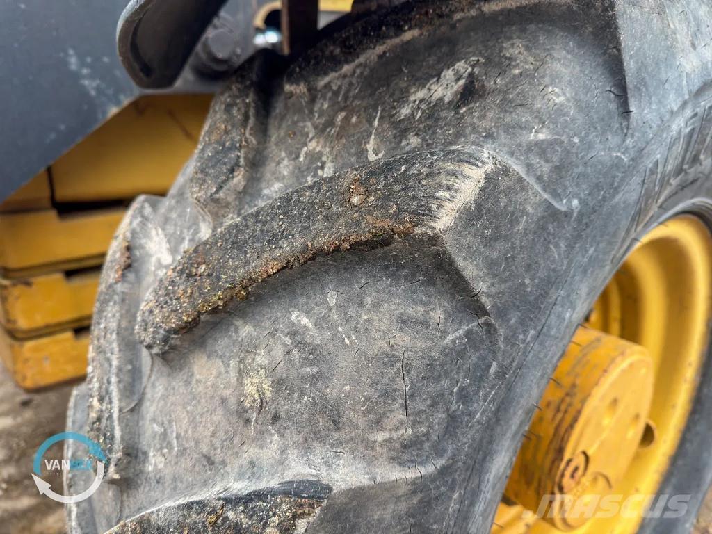 CAT 428C Ekskavatori-iekrāvēji