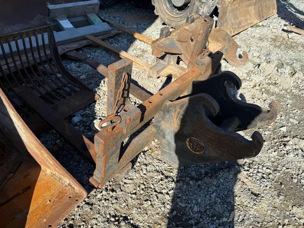 Mecalac 7 MWR Ekskavatori uz riteņiem