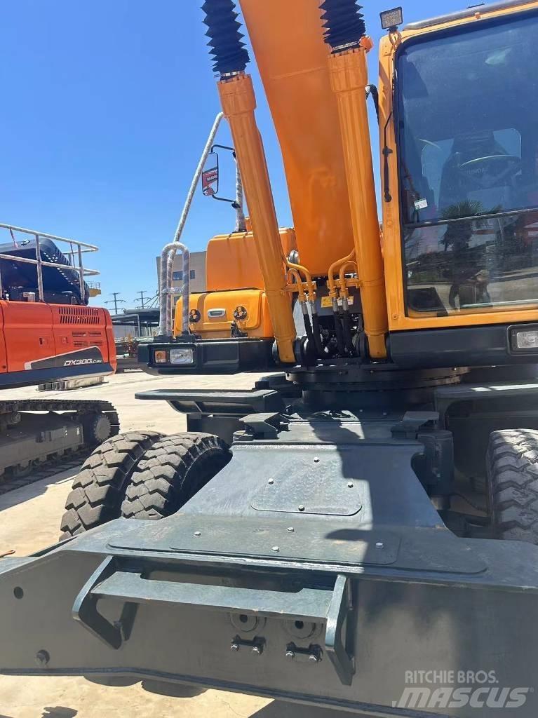 Hyundai R210W-9 Ekskavatori uz riteņiem