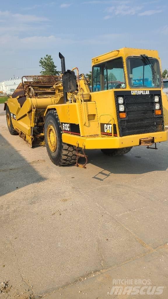 CAT 613 C II Skrēperi