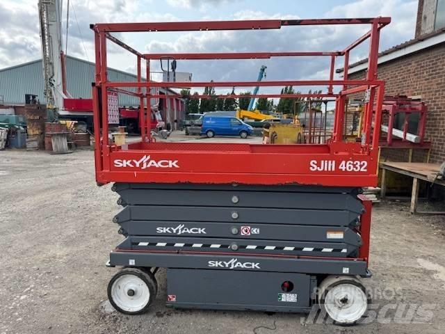 SkyJack SJ 4632 Šķerveida pacēlāji