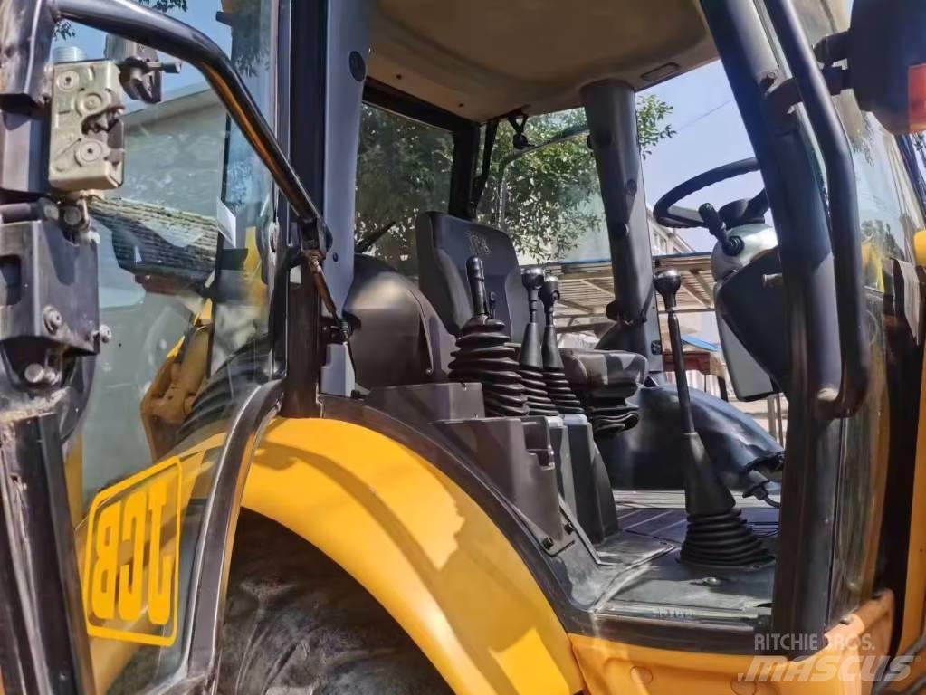 JCB 3 CX Ekskavatori-iekrāvēji