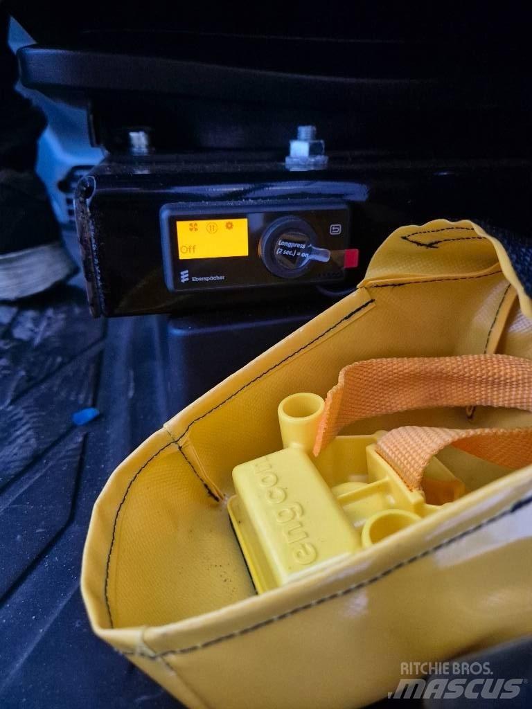 Hitachi ZX 135 US-7 Kāpurķēžu ekskavatori