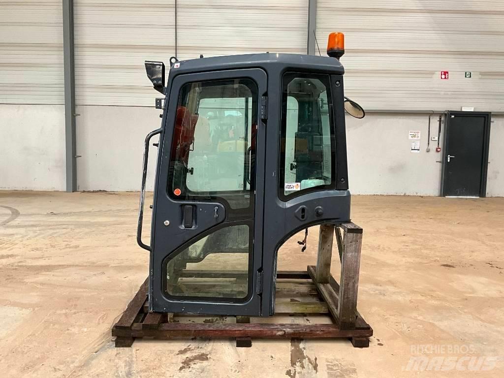 Kubota U 48-4 / U 55-4 Kabīnes un interjers