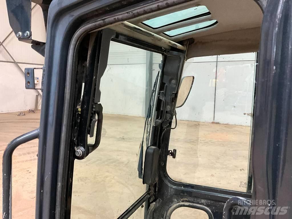 Kubota U 48-4 / U 55-4 Kabīnes un interjers