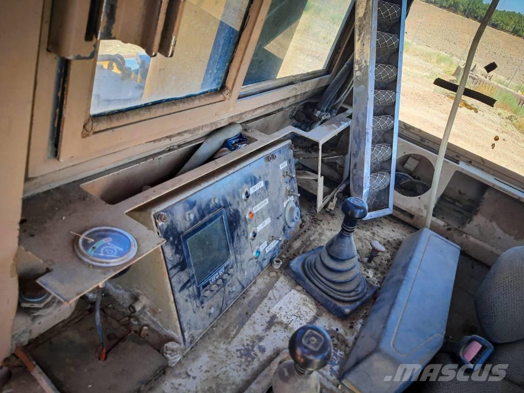 Komatsu D 375-1 Kāpurķēžu buldozeri