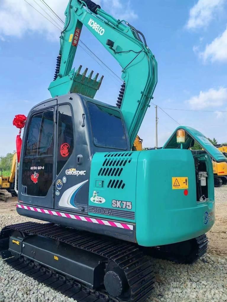 Kobelco SK 75 Kāpurķēžu ekskavatori