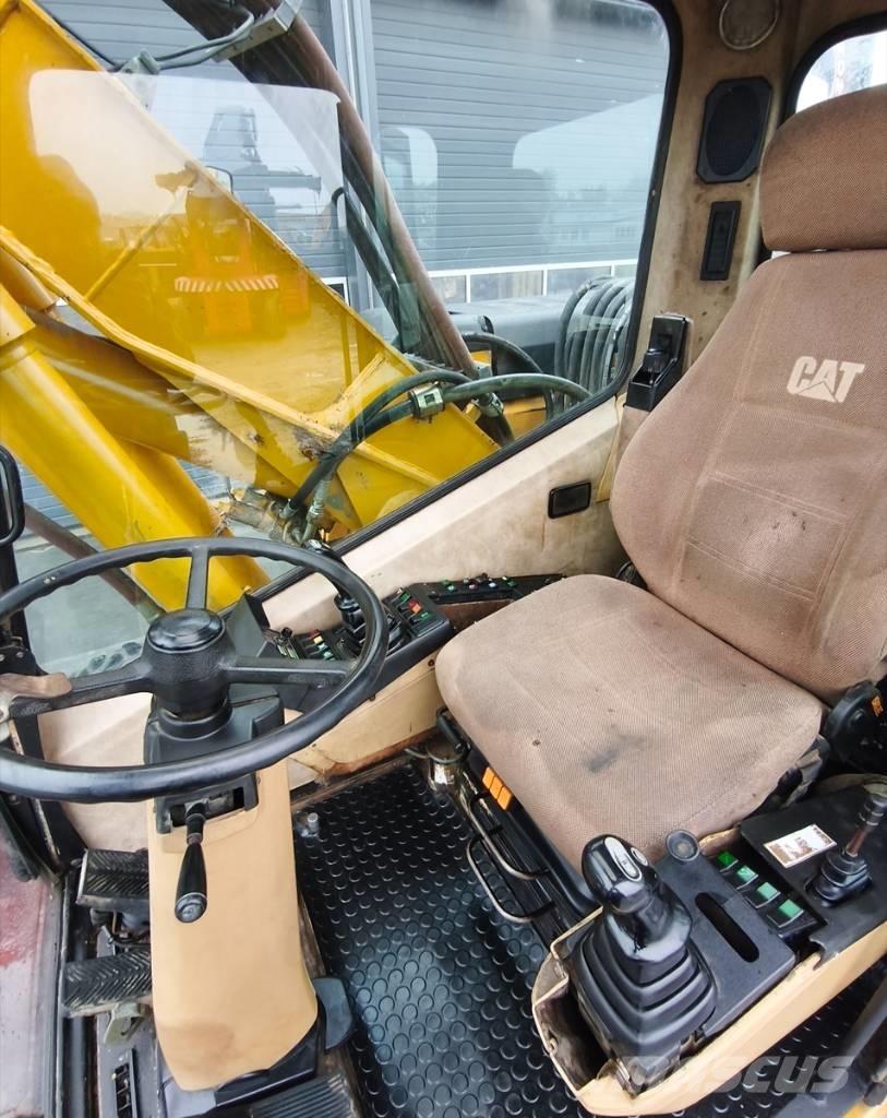 CAT M 315 Ekskavatori uz riteņiem