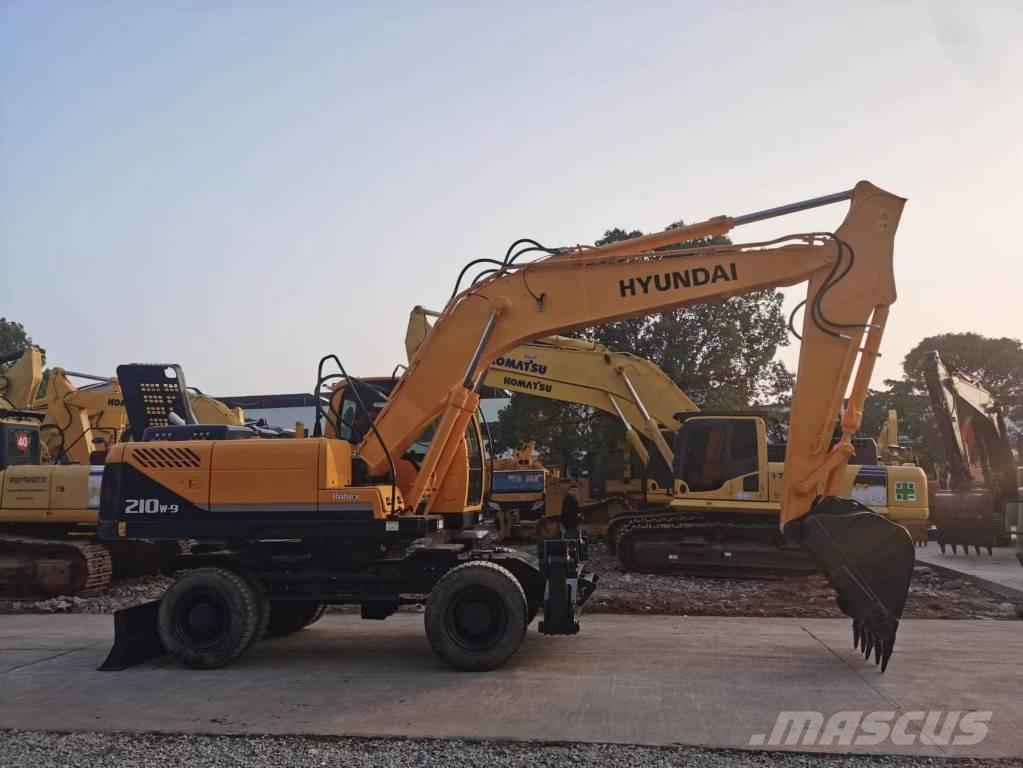 Hyundai R210W-7 Ekskavatori uz riteņiem