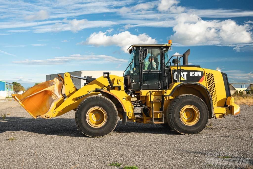 CAT 950M Iekrāvēji uz riteņiem