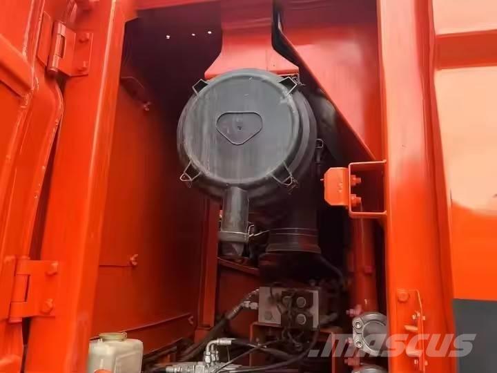 Doosan DX 225 LC Kāpurķēžu ekskavatori
