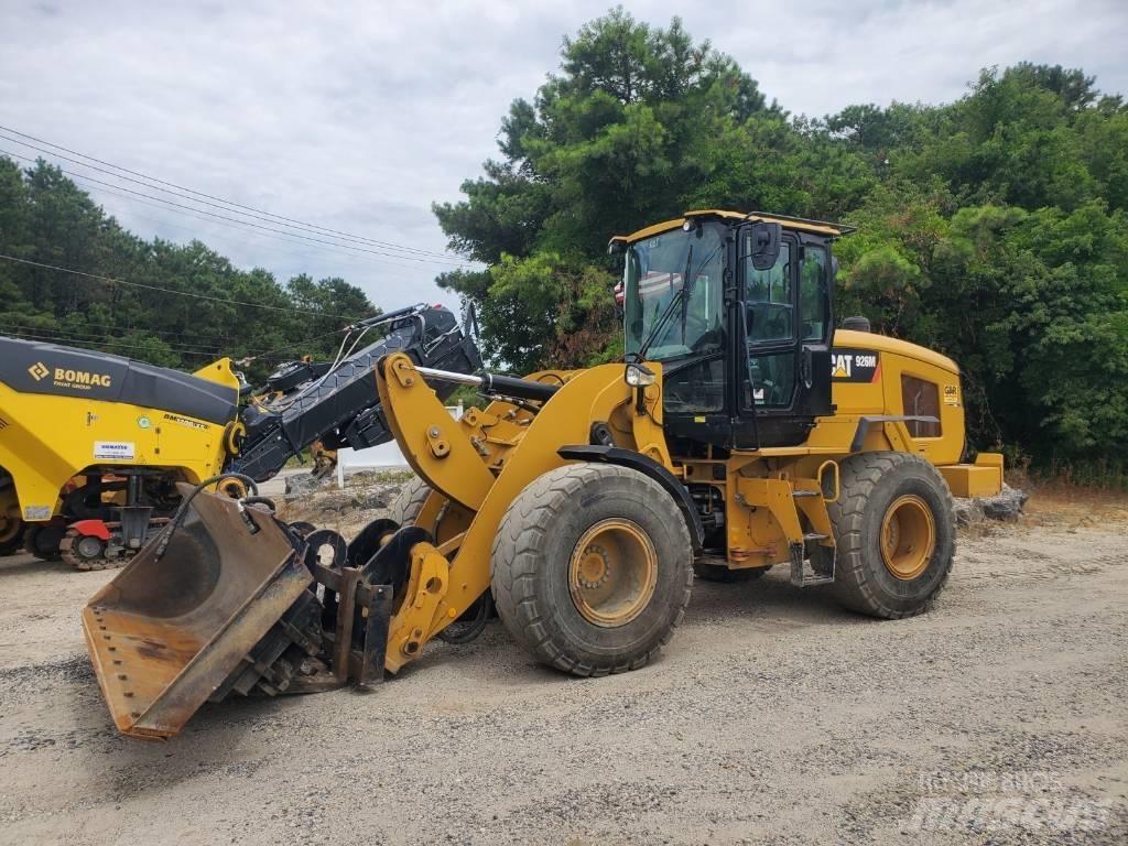 CAT 926M Iekrāvēji uz riteņiem