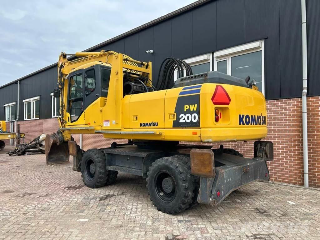 Komatsu PW200 Ekskavatori uz riteņiem