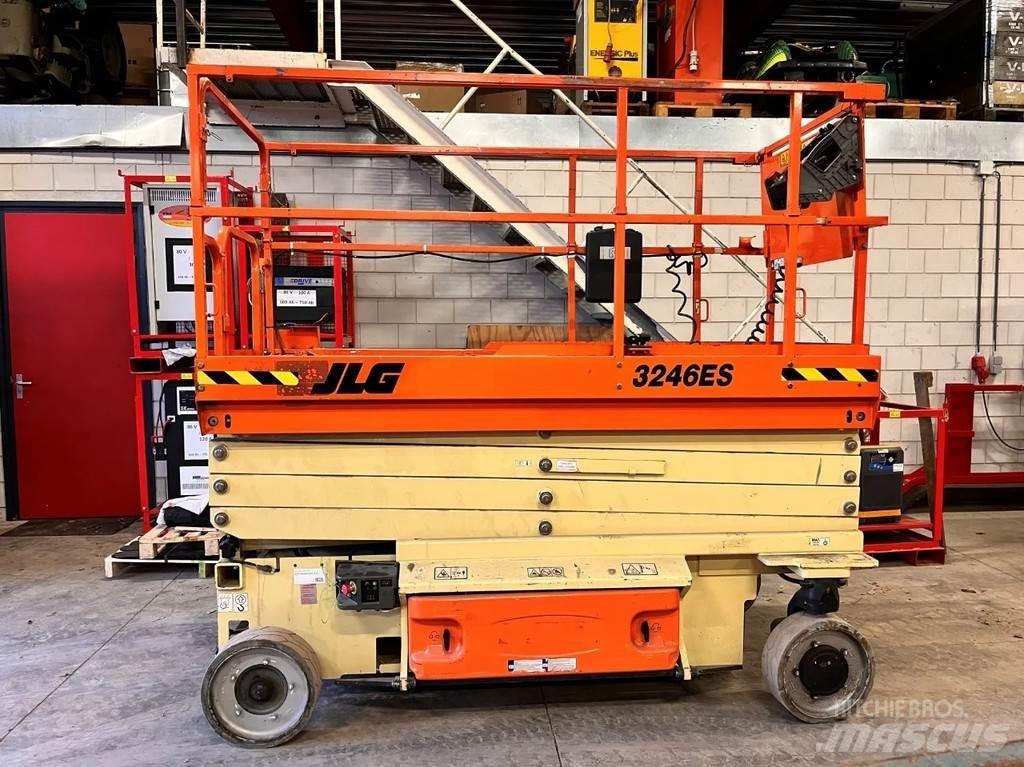 JLG 3246ES Šķerveida pacēlāji