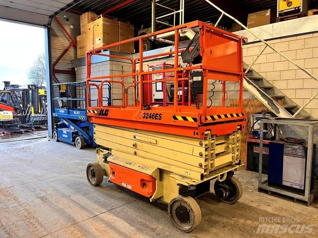 JLG 3246ES Šķerveida pacēlāji