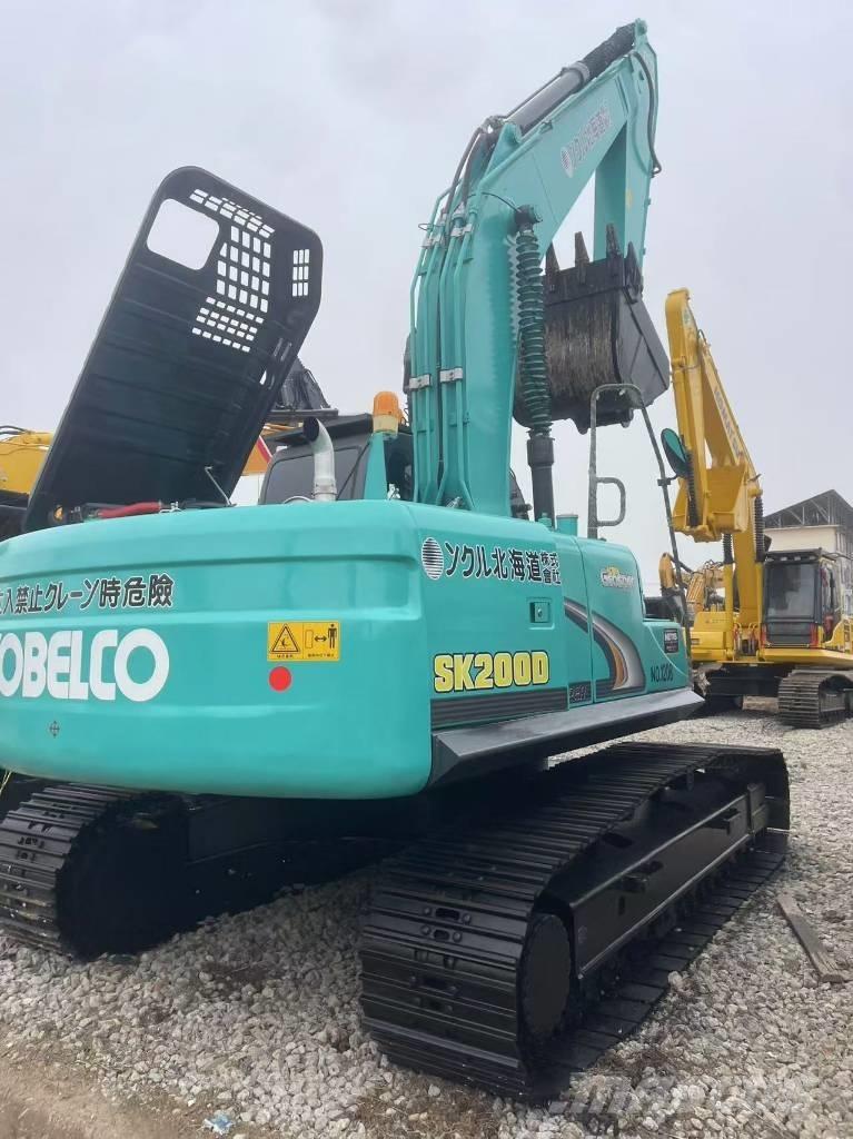 Kobelco SK 200 Kāpurķēžu ekskavatori