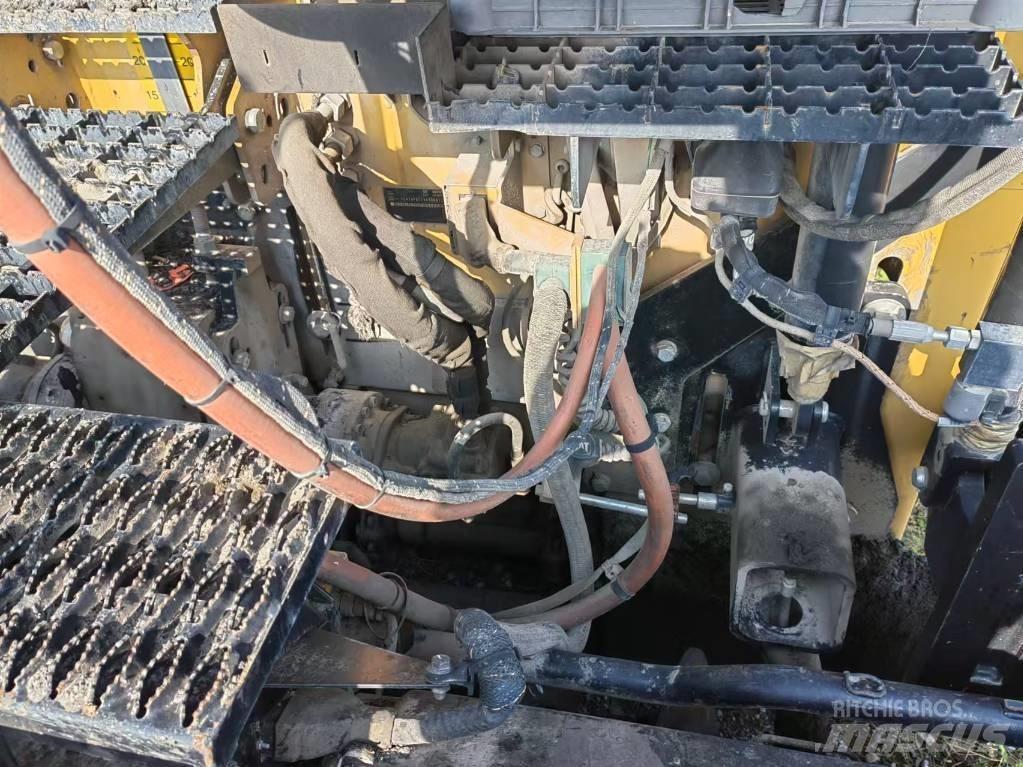 CAT AP655F Asfalta klājēji