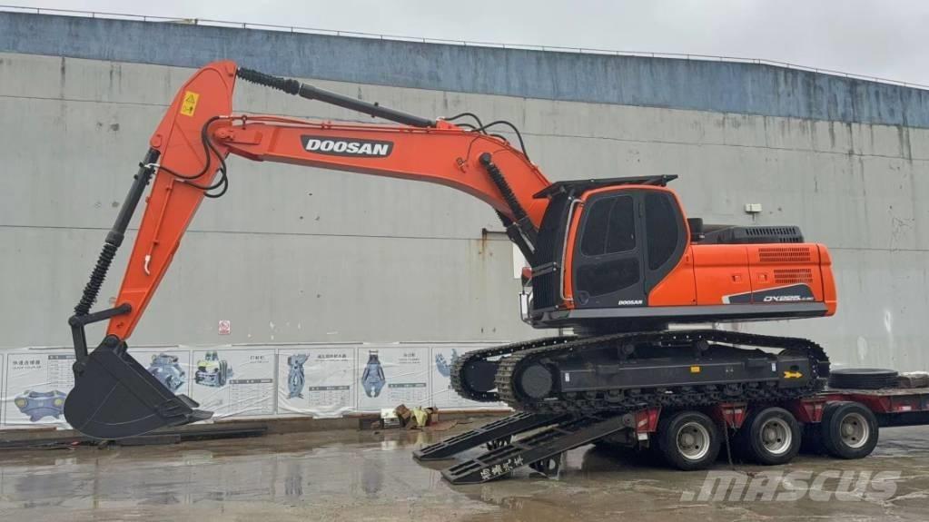 Doosan DX 225 LCA Kāpurķēžu ekskavatori