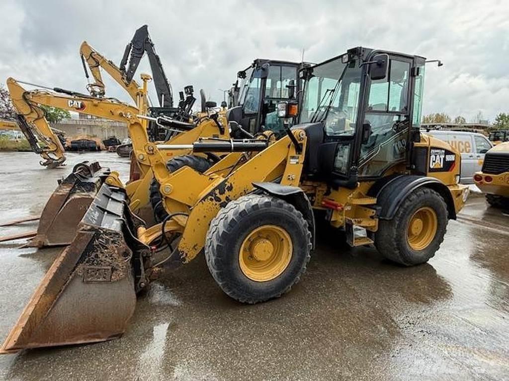 CAT 908M Iekrāvēji uz riteņiem