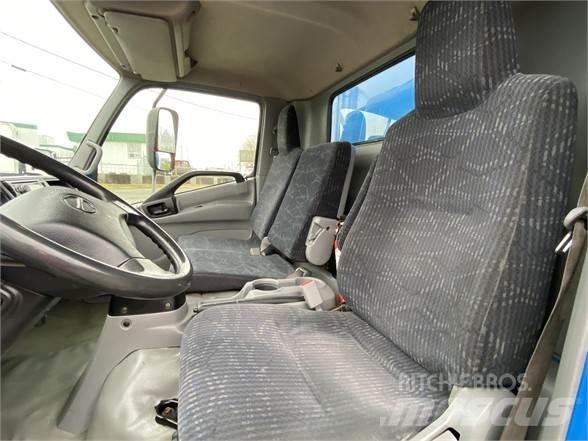 Hino 195 Dzērienu piegāds kravas mašīnas
