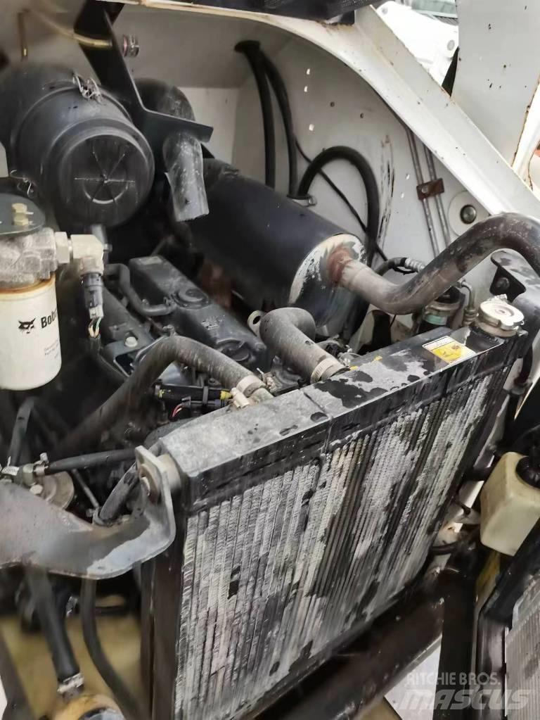 Bobcat S 250 Lietoti riteņu kompaktiekrāvēji