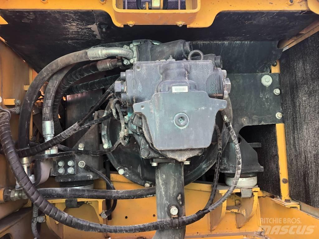 Komatsu 350 Kāpurķēžu ekskavatori