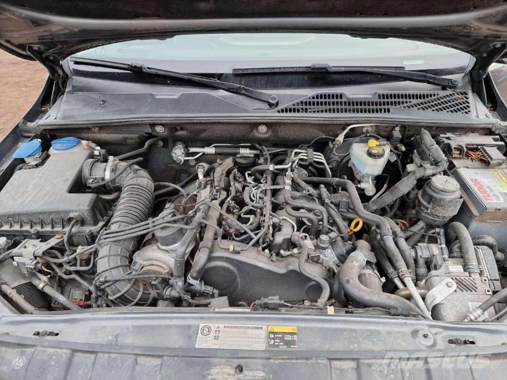 Volkswagen Amarok Vieglais kravas automobilis/izkraušana no sāniem