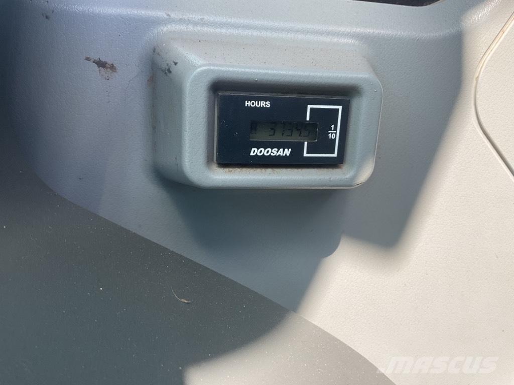 Doosan DX140LCR Kāpurķēžu ekskavatori