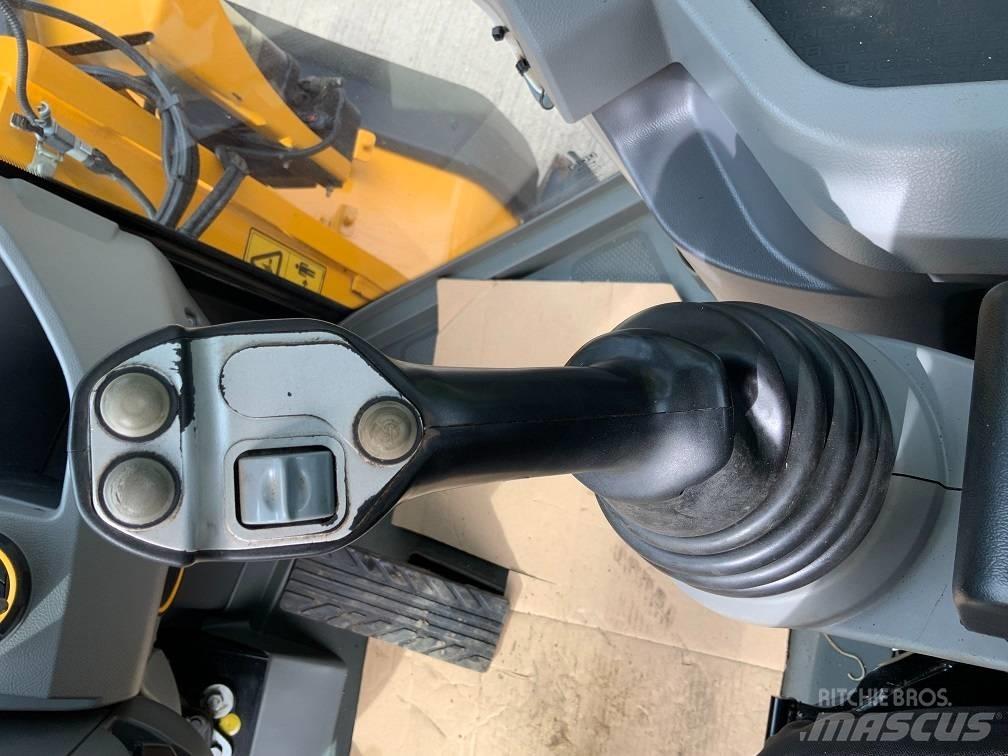 JCB 437 HT Iekrāvēji uz riteņiem