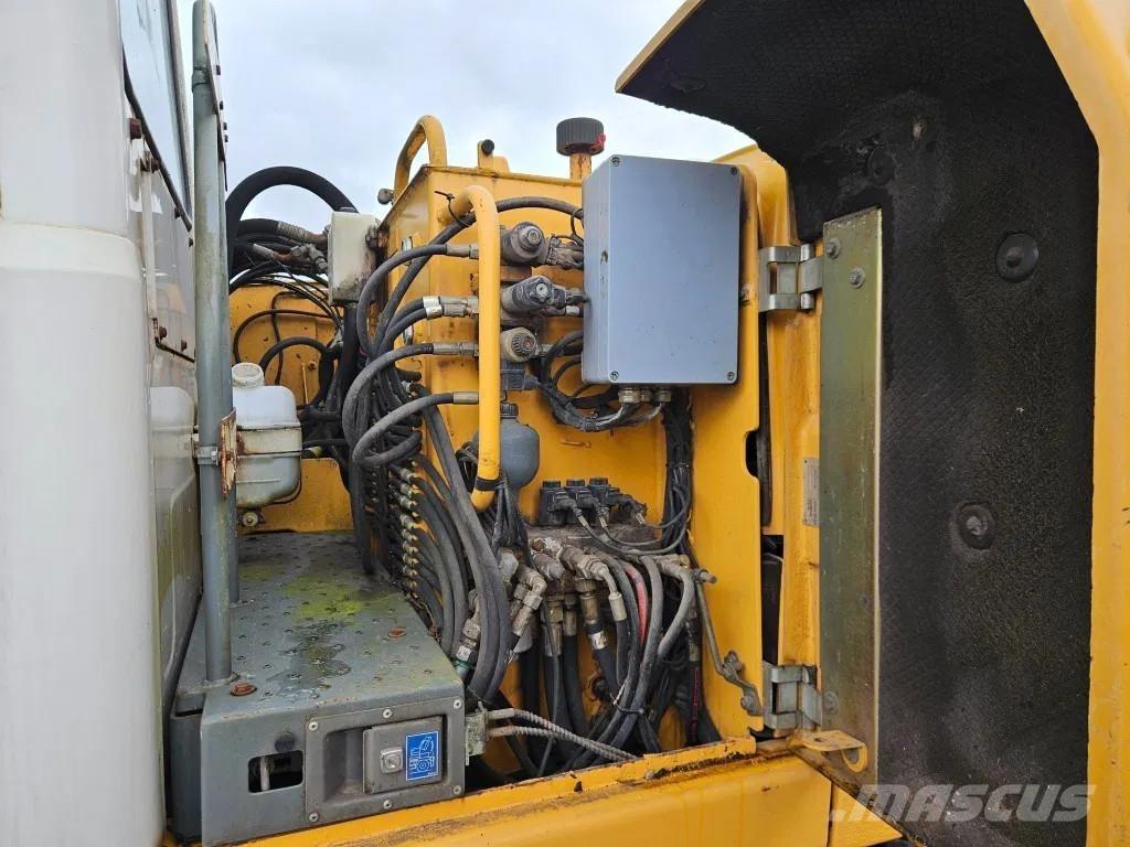 Liebherr A 314 Ekskavatori uz riteņiem