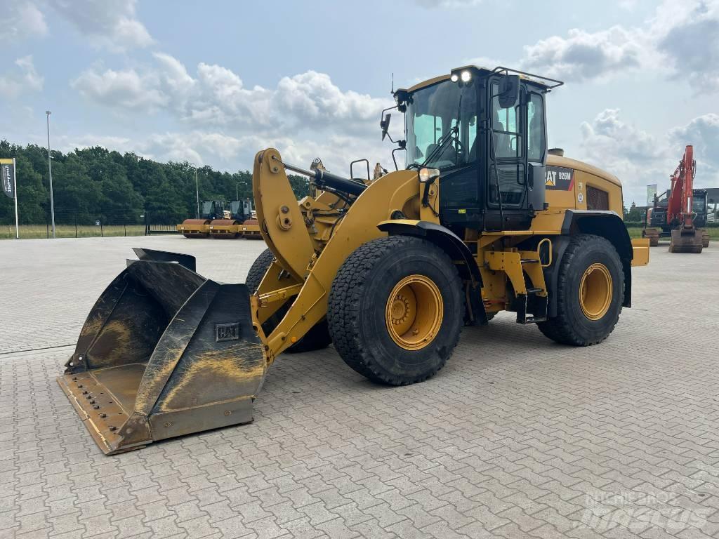 CAT 926M Iekrāvēji uz riteņiem