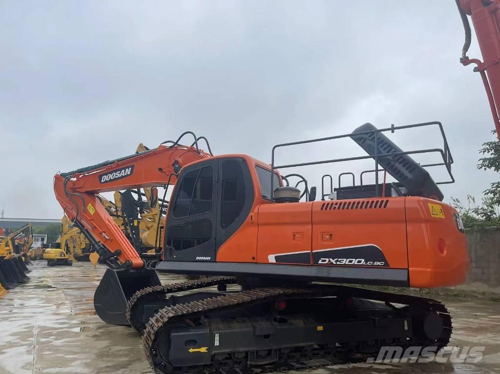 Doosan DX 300 LC Kāpurķēžu ekskavatori