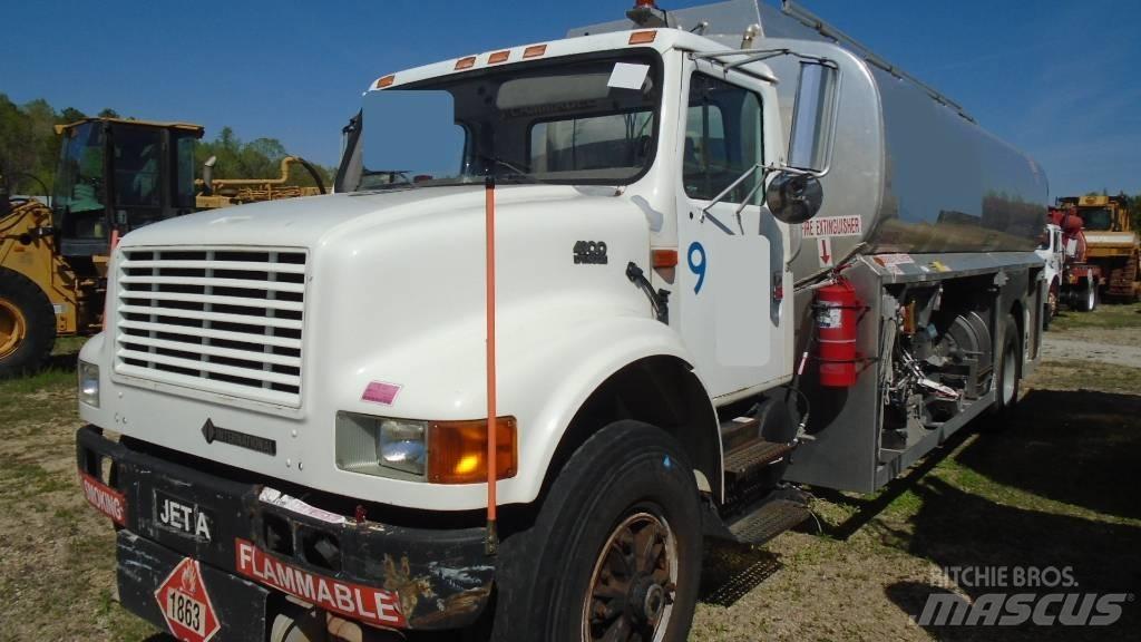 International 4900 Autocisterna
