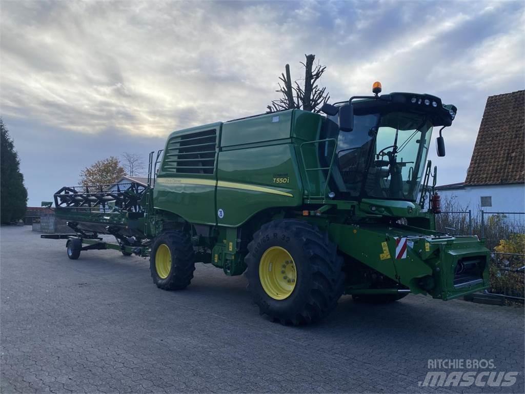 John Deere T550 Ražas novākšanas kombaini