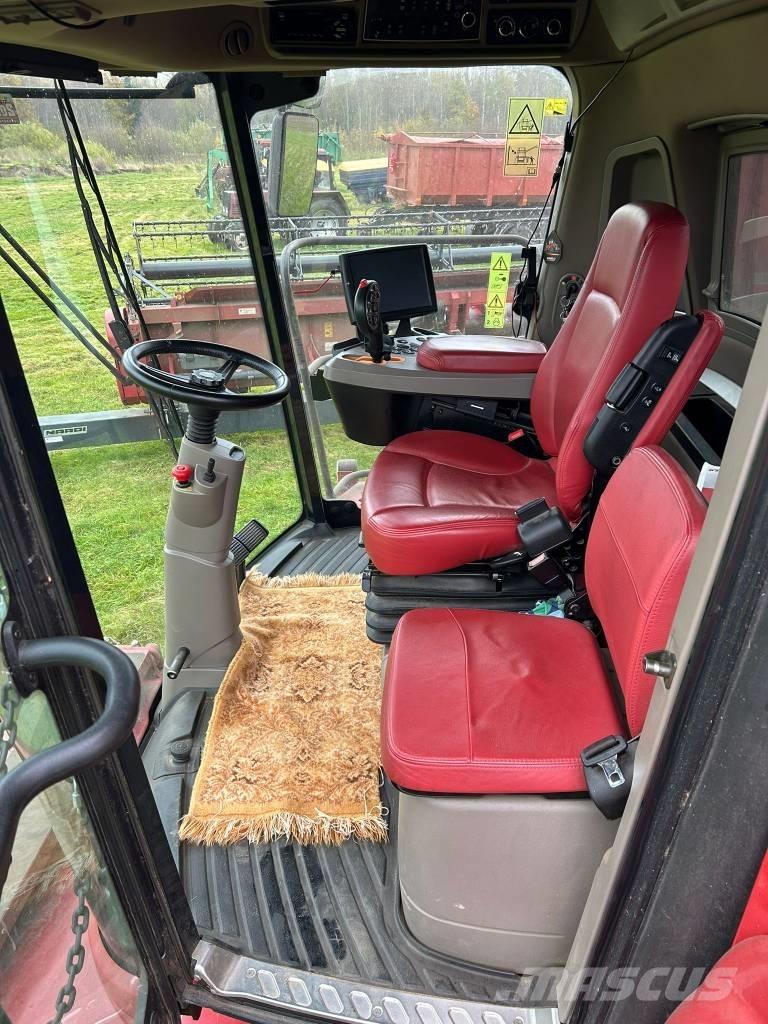 Case IH 8250 Ražas novākšanas kombaini