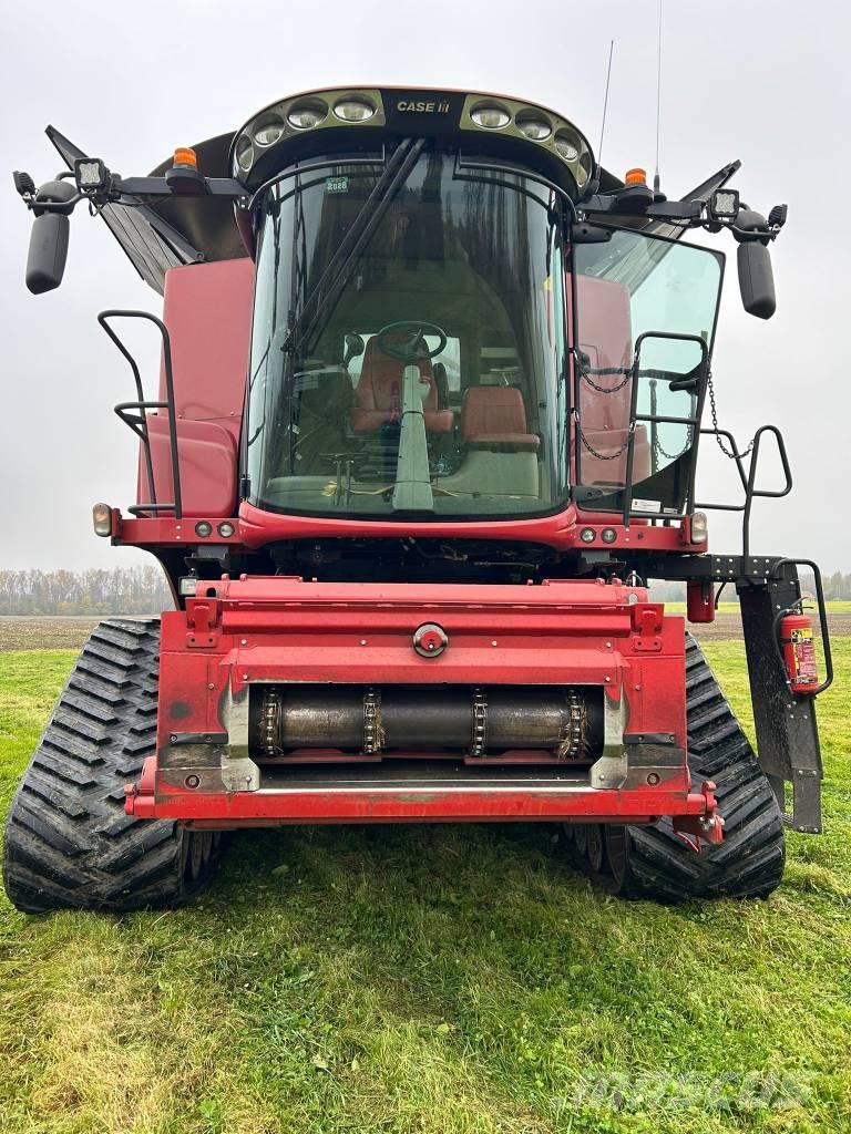 Case IH 8250 Ražas novākšanas kombaini