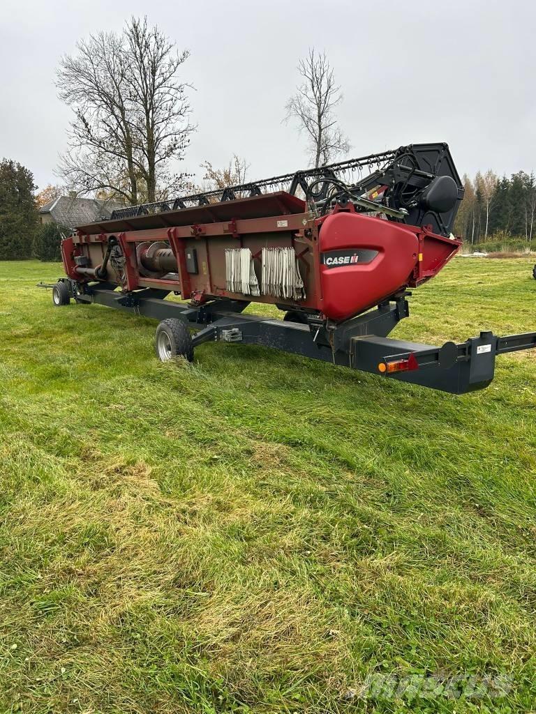 Case IH 8250 Ražas novākšanas kombaini