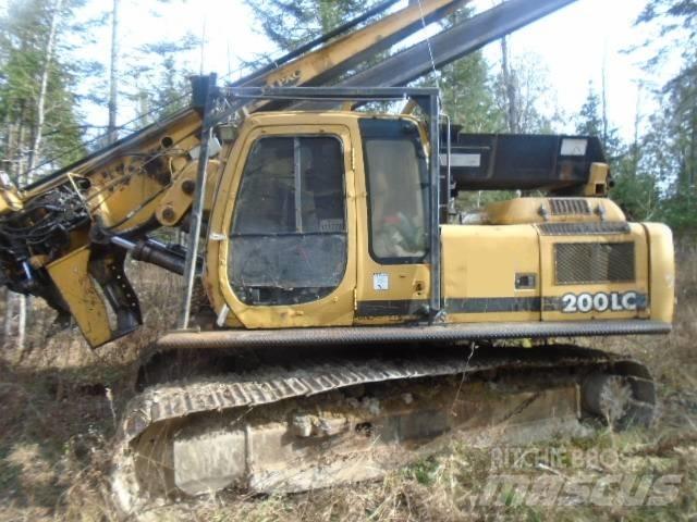 John Deere 200 LC Atzarotāji