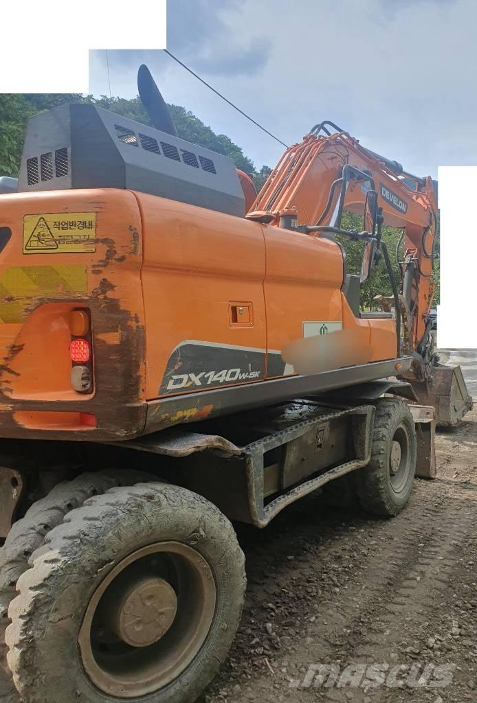 Doosan DX 140 W Ekskavatori uz riteņiem